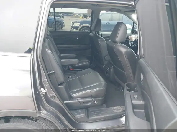 5FNYF6H09JB039245 2018 HONDA PILOT - Image 8