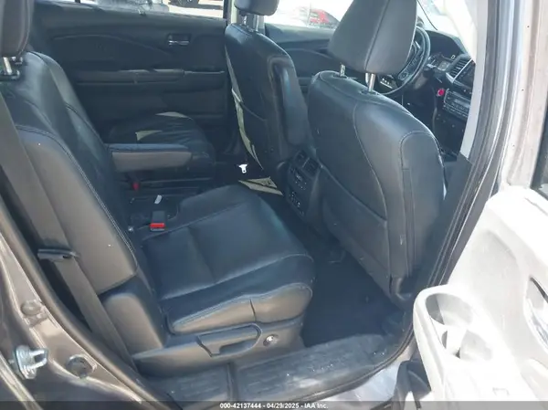 5FNYF6H09JB049628 2018 HONDA PILOT - Image 8