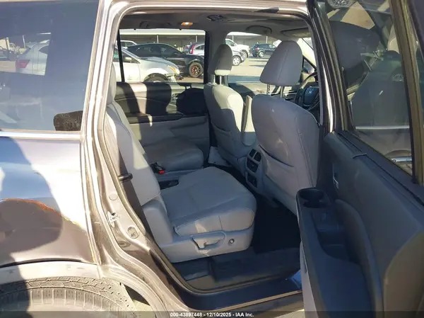 5FNYF6H0XHB025526 2017 HONDA PILOT - Image 8