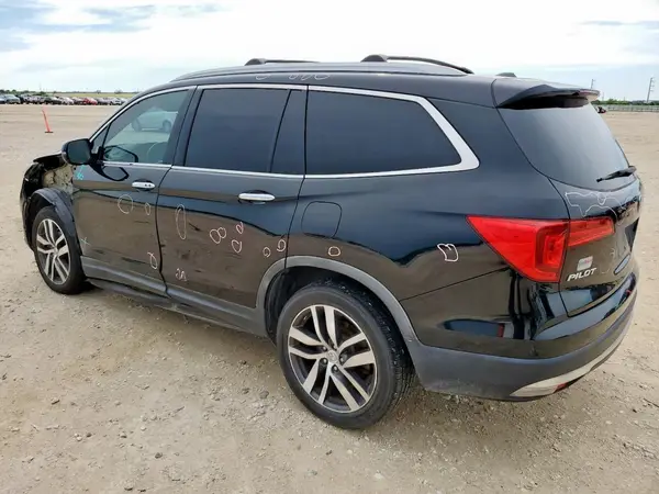 5FNYF6H0XHB047297 2017 HONDA PILOT - Image 2