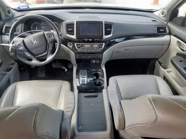 5FNYF6H0XHB049132 2017 HONDA PILOT - Image 8