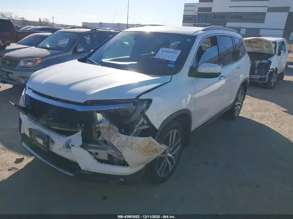 5FNYF6H0XHB050085 2017 HONDA PILOT - Image 2