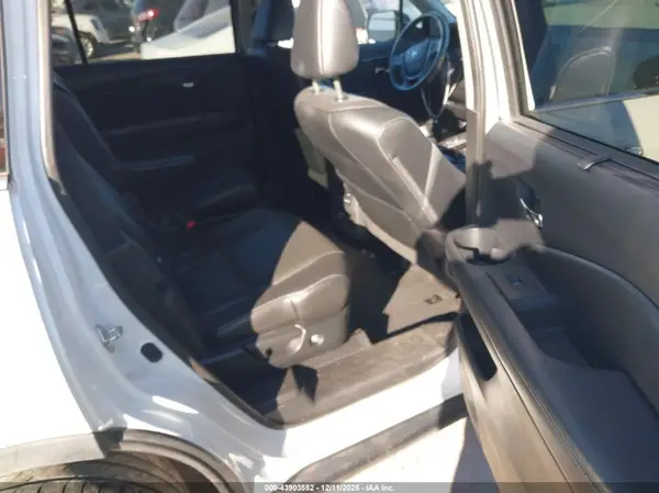 5FNYF6H0XHB050085 2017 HONDA PILOT - Image 8