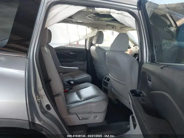 5FNYF6H0XHB055674 2017 HONDA PILOT - Image 8