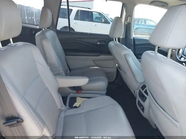 5FNYF6H0XHB067260 2017 HONDA PILOT - Image 8
