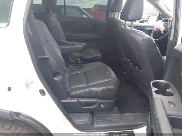 5FNYF6H0XJB005458 2018 HONDA PILOT - Image 8