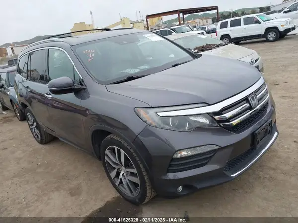 5FNYF6H0XJB008828 2018 HONDA PILOT - Image 1
