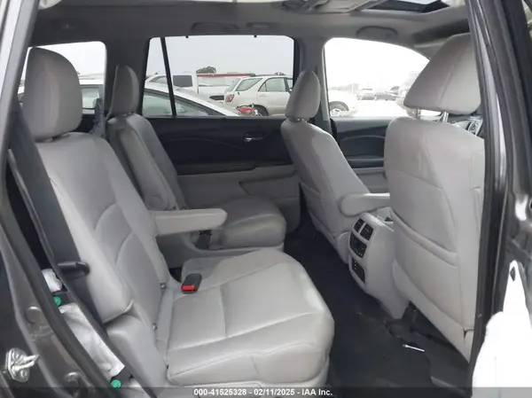 5FNYF6H0XJB008828 2018 HONDA PILOT - Image 8