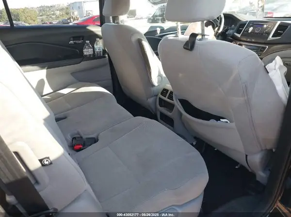5FNYF6H13HB030575 2017 HONDA PILOT - Image 8