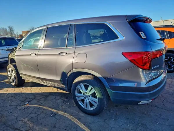 5FNYF6H16HB049606 2017 HONDA PILOT - Image 2