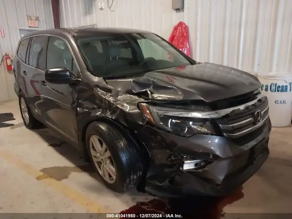 5FNYF6H17HB016839 2017 HONDA PILOT - Image 1