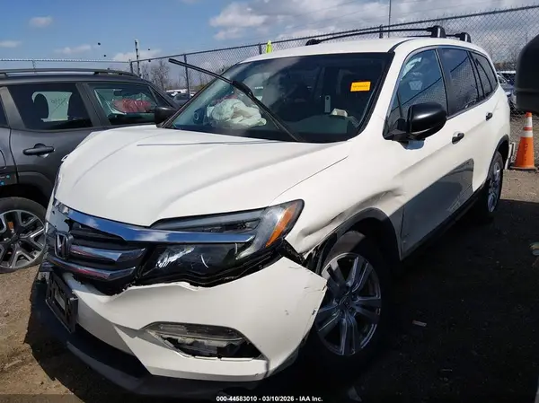 5FNYF6H17JB024011 2018 HONDA PILOT - Image 2