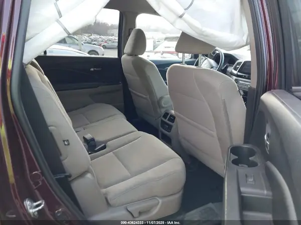 5FNYF6H30HB084045 2017 HONDA PILOT - Image 8