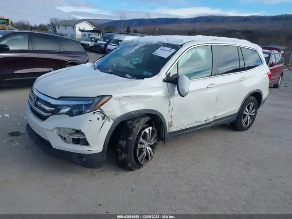 5FNYF6H30JB007696 2018 HONDA PILOT - Image 2