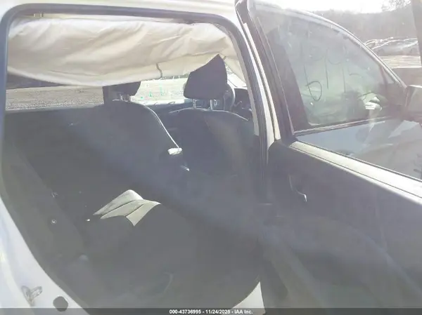 5FNYF6H30JB051052 2018 HONDA PILOT - Image 8