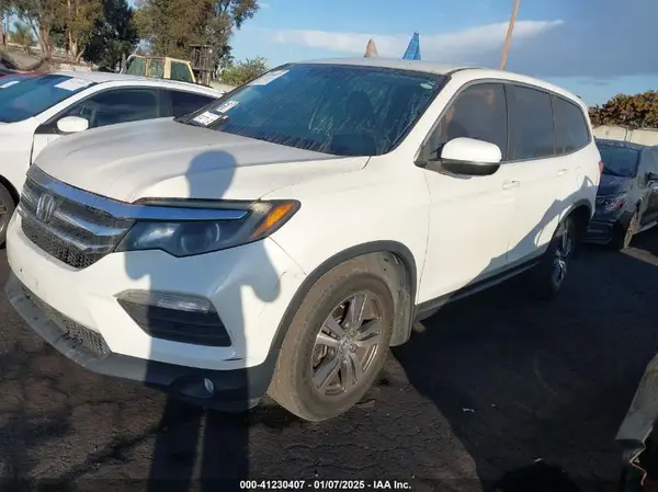 5FNYF6H32HB003305 2017 HONDA PILOT - Image 2