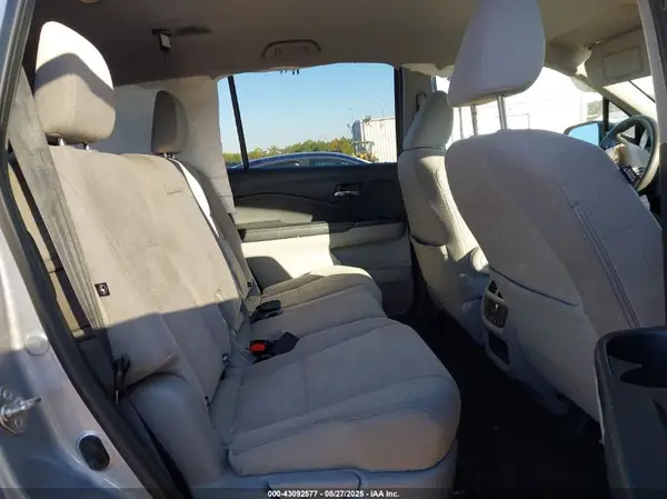 5FNYF6H33HB000686 2017 HONDA PILOT - Image 8