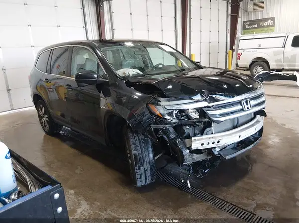5FNYF6H33HB081642 2017 HONDA PILOT - Image 1