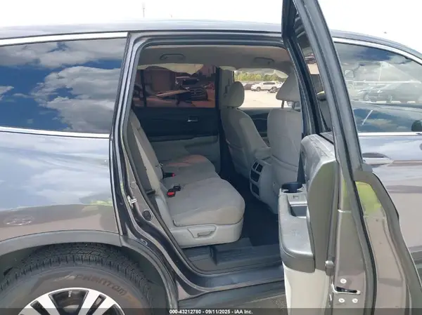 5FNYF6H33JB055001 2018 HONDA PILOT - Image 8