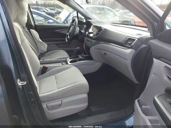 2019 HONDA PILOT IAAI lot 43846695 auction photo 5