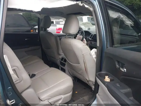 5FNYF6H35HB065555 2017 HONDA PILOT - Image 8