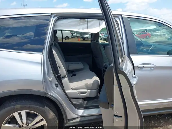 5FNYF6H35JB051211 2018 HONDA PILOT - Image 8