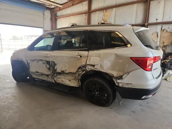 5FNYF6H36HB104122 2017 HONDA PILOT - Image 2