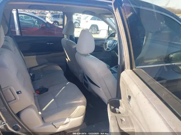 5FNYF6H37HB093437 2017 HONDA PILOT - Image 8