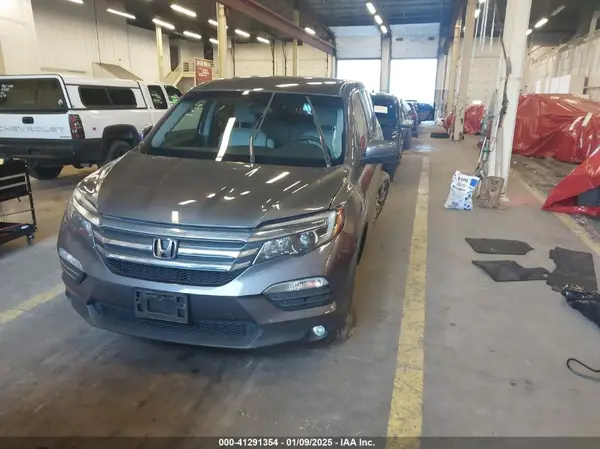 5FNYF6H37JB050609 2018 HONDA PILOT - Image 2