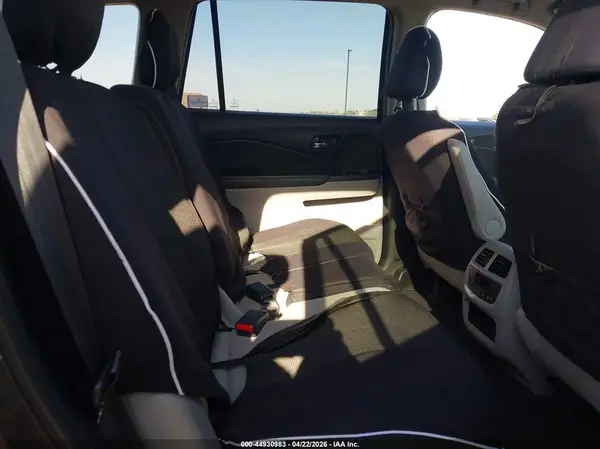 5FNYF6H38HB031805 2017 HONDA PILOT - Image 8