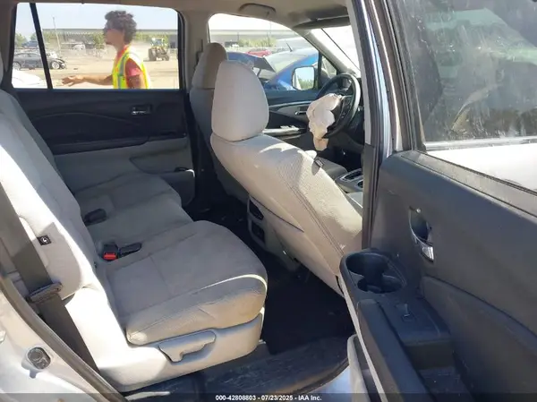 5FNYF6H38JB009745 2018 HONDA PILOT - Image 8