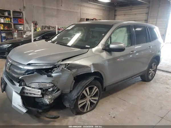 5FNYF6H3XJB000822 2018 HONDA PILOT - Image 2