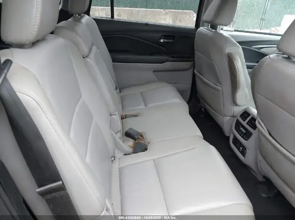 5FNYF6H45KB017957 2019 HONDA PILOT - Image 8