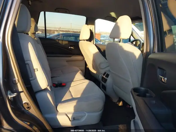 5FNYF6H4XHB037209 2017 HONDA PILOT - Image 8