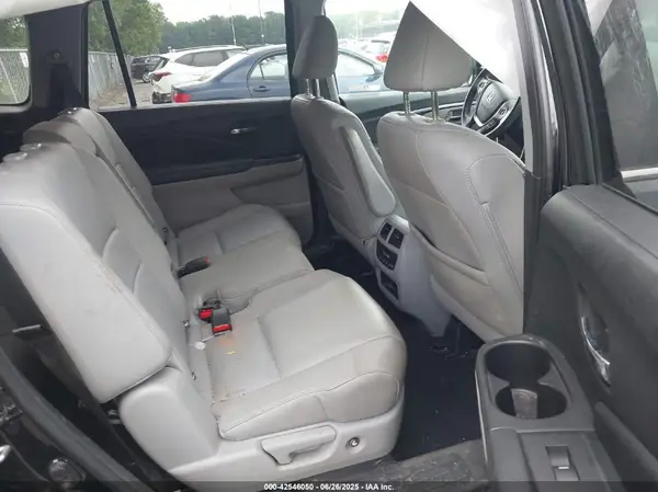 5FNYF6H50HB098075 2017 HONDA PILOT - Image 8