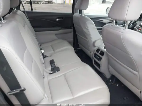 5FNYF6H50HB101394 2017 HONDA PILOT - Image 8
