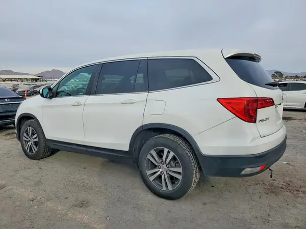 5FNYF6H50JB045303 2018 HONDA PILOT - Image 2