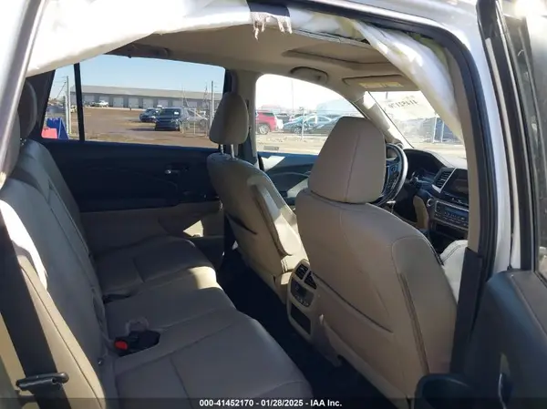 5FNYF6H50JB049819 2018 HONDA PILOT - Image 8
