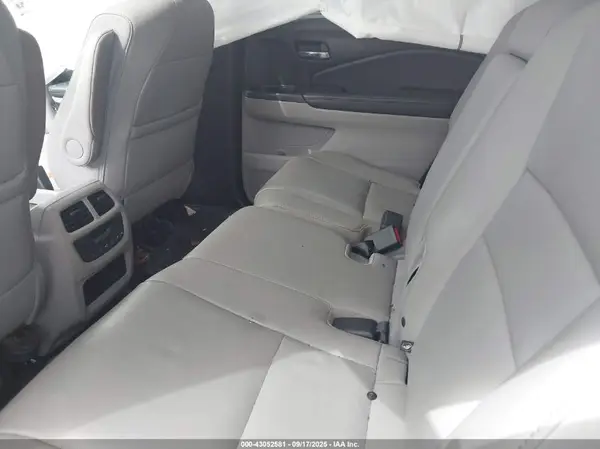 5FNYF6H50JB070508 2018 HONDA PILOT - Image 8