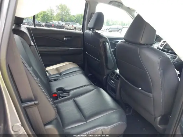 5FNYF6H51HB005581 2017 HONDA PILOT - Image 8