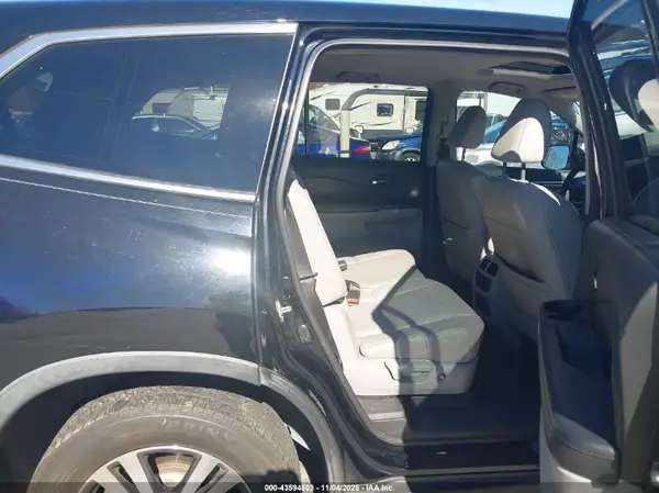 5FNYF6H51HB033722 2017 HONDA PILOT - Image 8
