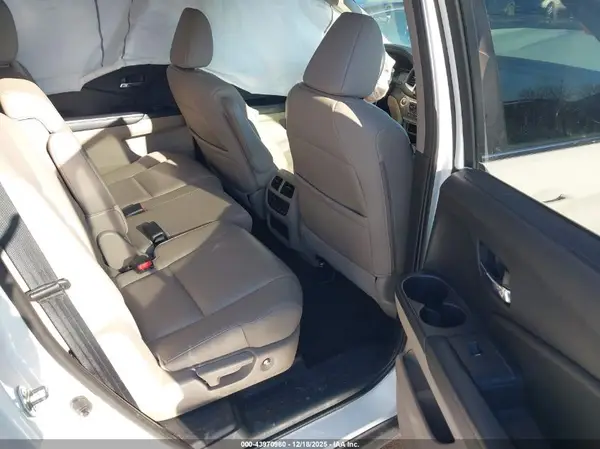 5FNYF6H51JB011757 2018 HONDA PILOT - Image 8