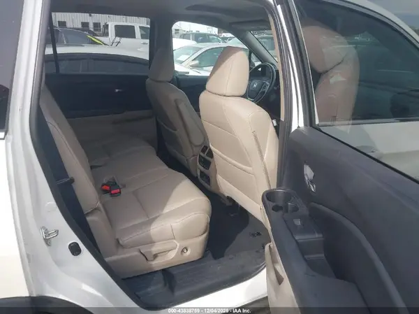 5FNYF6H51JB069383 2018 HONDA PILOT - Image 8