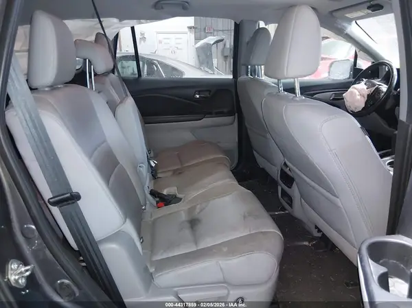 5FNYF6H52HB007825 2017 HONDA PILOT - Image 8