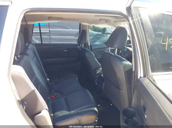 5FNYF6H52HB009848 2017 HONDA PILOT - Image 8