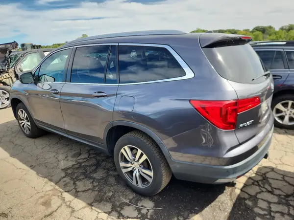 5FNYF6H52HB042820 2017 HONDA PILOT - Image 2