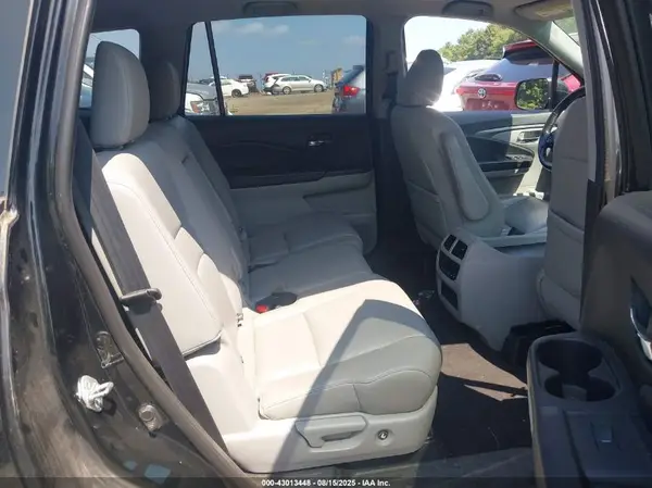 5FNYF6H52JB002467 2018 HONDA PILOT - Image 8