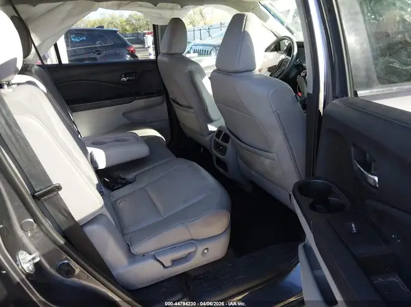 5FNYF6H52JB006096 2018 HONDA PILOT - Image 8