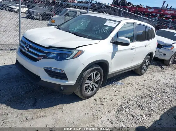 5FNYF6H52JB045206 2018 HONDA PILOT - Image 2