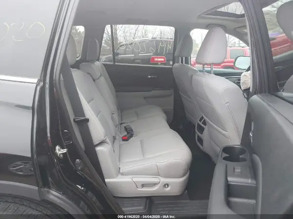 5FNYF6H52JB048056 2018 HONDA PILOT - Image 8
